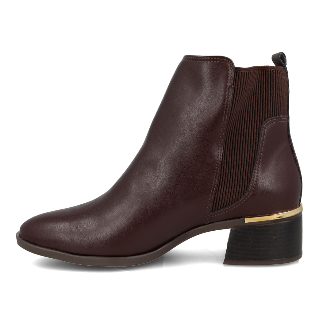Bota feminina Via Marte marrom vista de lado para ajuste e conforto